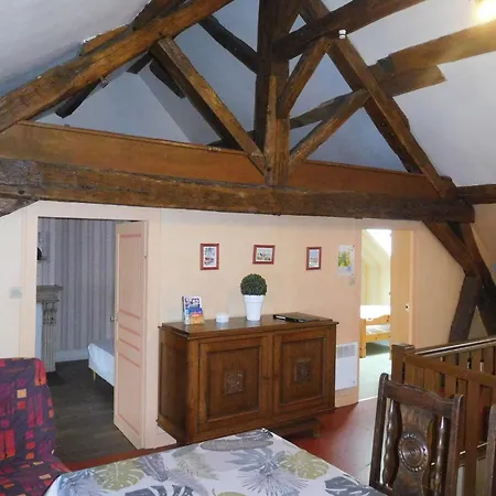 Paisible Avec 2 Et Cour, Au-dessus De La Mairie, Pres De Langres - Fr-1-611-22 Nyaraló Perrancey