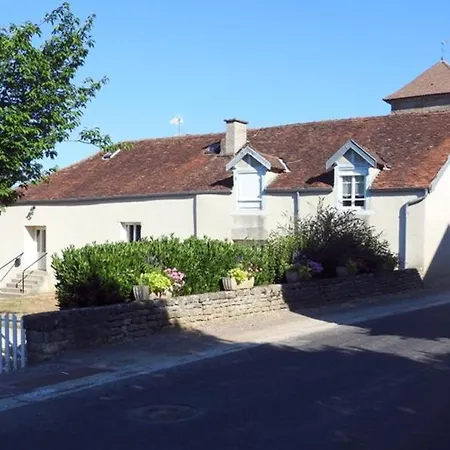 Paisible Avec 2 Et Cour, Au-dessus De La Mairie, Pres De Langres - Fr-1-611-22 Dom wakacyjny